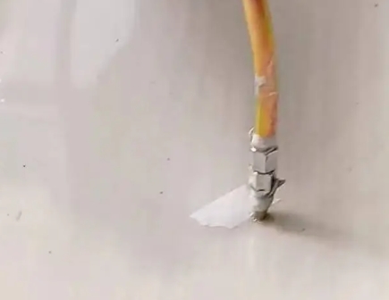 渝水瓷砖空鼓维修公司专业解答在瓷砖铺贴过程中，如果使用的砂料过粗（如全部使用了粗砂），可能会导致以下问题
